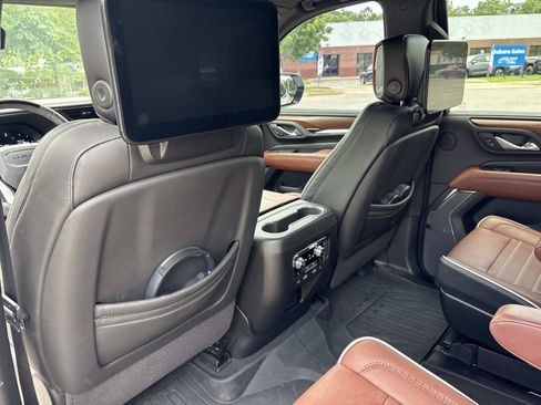 Used 2024 GMC Yukon Denali Ultimate w/ LPO, Floor Liner Package AWD/4WD image 29