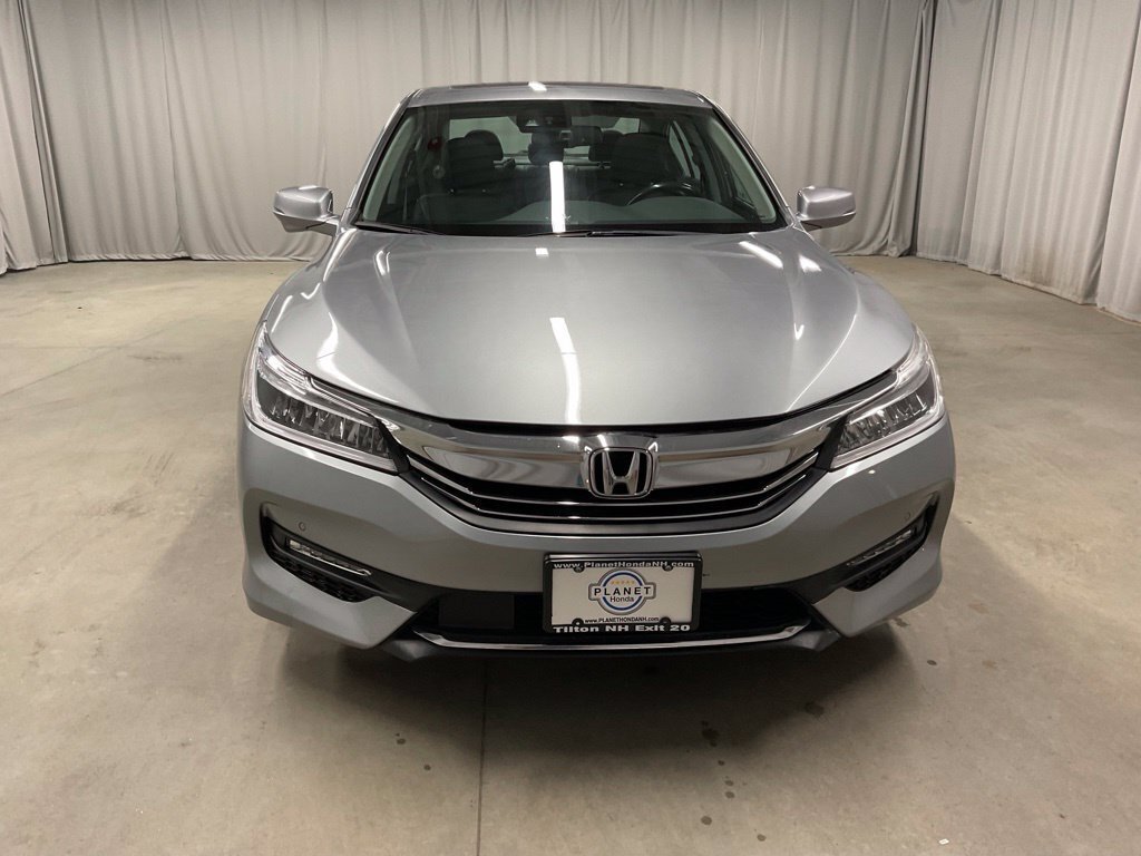 Used 2017 Honda Accord Touring image 4