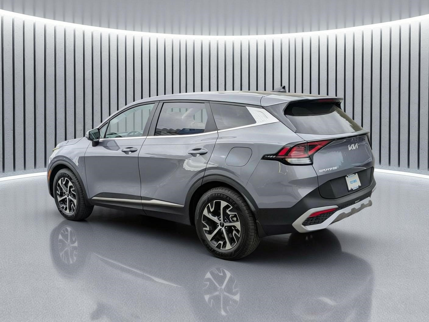 Used 2025 Kia Sportage EX FWD image 8