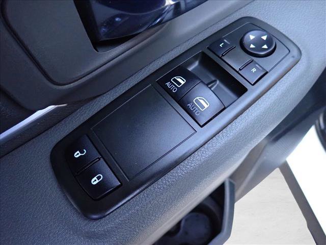 Used 2015 RAM 1500 Classic SLT AWD/4WD image 12