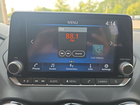 Used 2025 Nissan Sentra SV FWD image 20