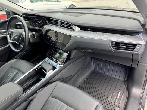 Used 2021 Audi e-tron Premium Plus w/ Premium Plus Package image 27