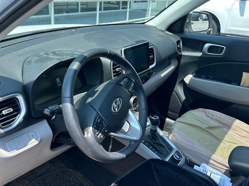 Certified 2023 Hyundai Venue SEL FWD image 5