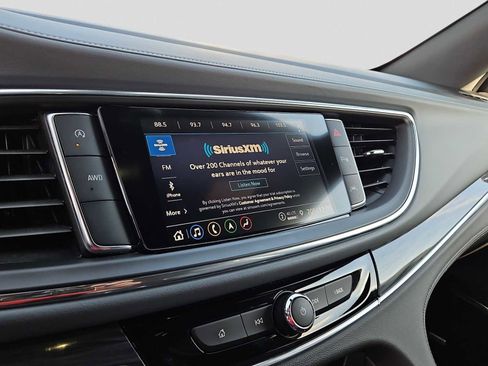 Used 2024 Buick Enclave Premium image 24