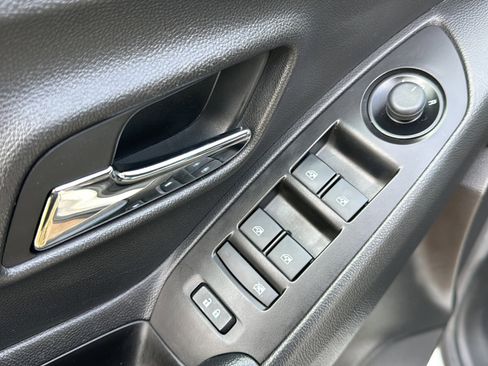 Used 2022 Chevrolet Trax LT w/ Driver Confidence Package image 16