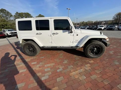 Used 2018 Jeep Wrangler Unlimited Sahara w/ Connectivity Group image 19