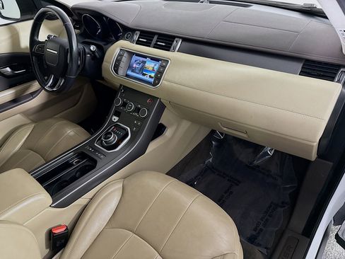 Used 2018 Land Rover Range Rover Evoque SE image 30