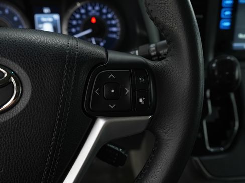 Used 2017 Toyota Sienna XLE w/ XLE Navigation Package image 20
