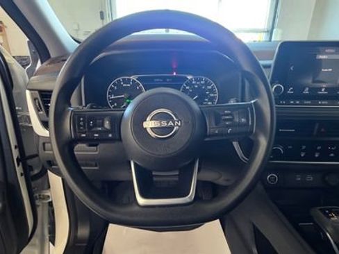 Used 2023 Nissan Rogue S image 15