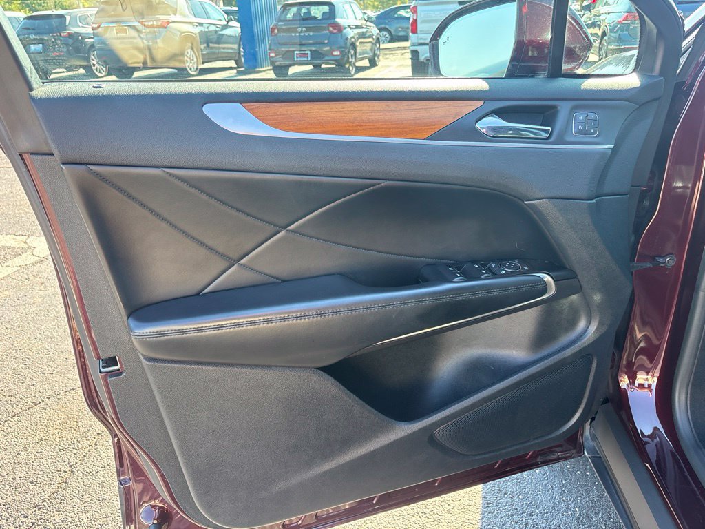 Used 2019 Lincoln MKC Select w/ Select Plus Package FWD image 14