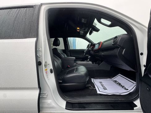 Used 2020 Toyota Tacoma TRD Off-Road image 10