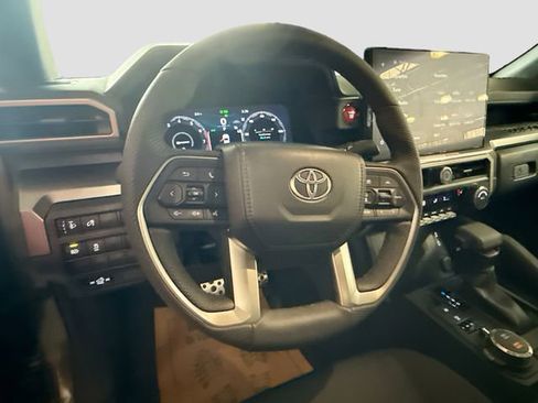 Used 2025 Toyota Tacoma TRD Sport image 12