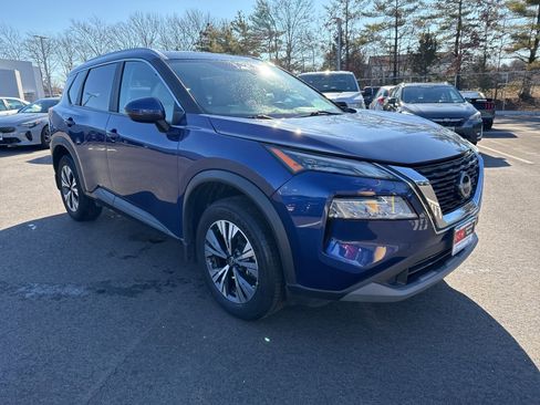 Used 2023 Nissan Rogue SV w/ SV Premium Package image 3