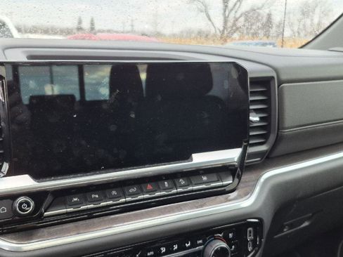 Used 2022 Chevrolet Silverado 1500 LTZ w/ LTZ Premium Package image 9