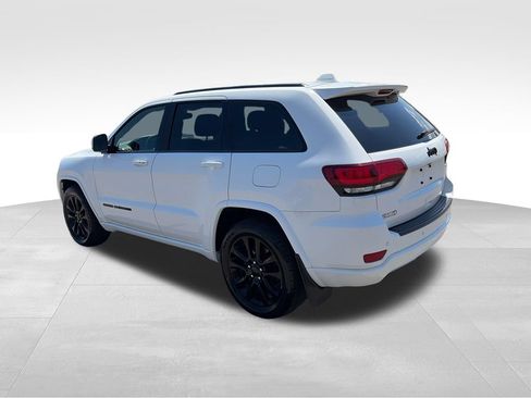 Used 2020 Jeep Grand Cherokee Altitude RWD image 3