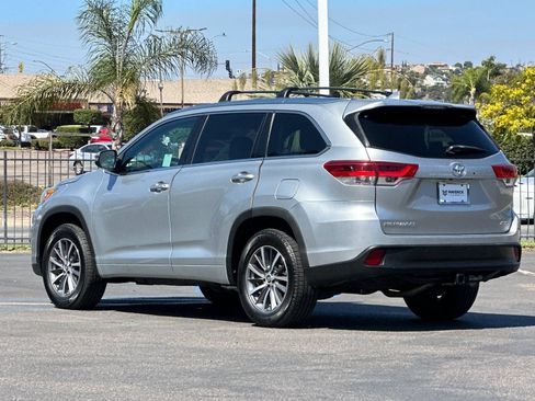 Used 2018 Toyota Highlander XLE w/ Carpet Mat Package (TMS) FWD image 3