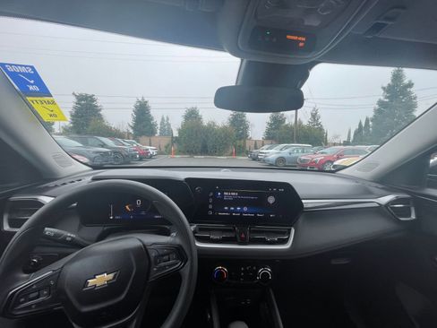 Used 2025 Chevrolet TrailBlazer LT image 28