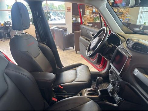 Used 2023 Jeep Renegade Trailhawk w/ Trailhawk Elite Group AWD/4WD image 31