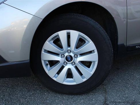 Used 2019 Subaru Outback 2.5i Premium AWD/4WD image 9
