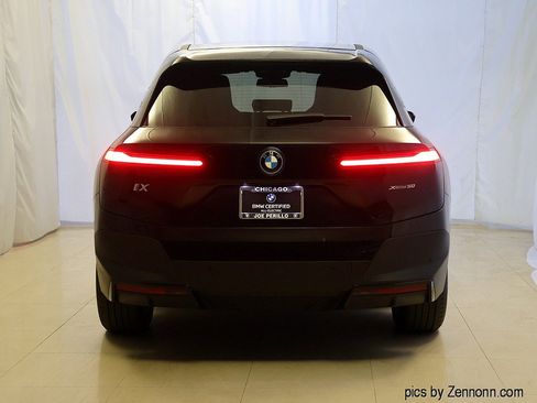 Used 2024 BMW iX xDrive50 w/ Premium Package AWD/4WD image 8