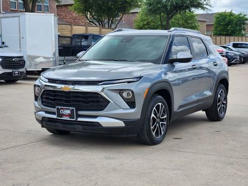 Used 2024 Chevrolet TrailBlazer LT w/ LT Cold Weather Package FWD image 12