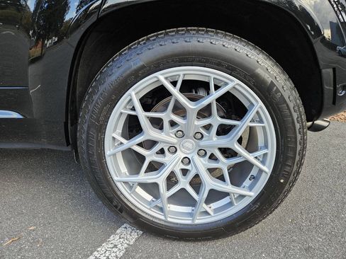 Used 2024 Land Rover Defender 110 V8 image 43