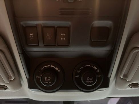 Used 2018 Toyota 4Runner TRD Off-Road w/ TRD Performance Package AWD/4WD image 14
