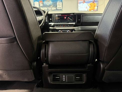 Used 2025 GMC Sierra 1500 SLT image 40