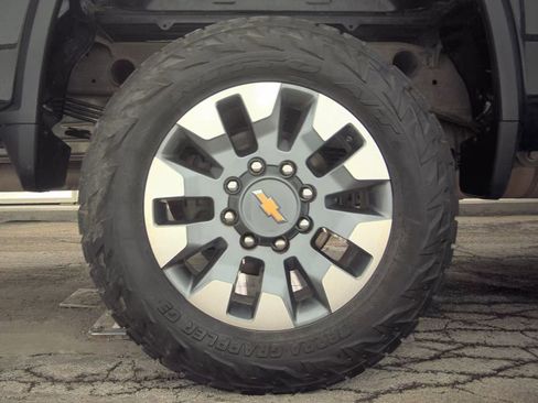 Used 2024 Chevrolet Silverado 2500 Custom w/ Custom Convenience Package image 11