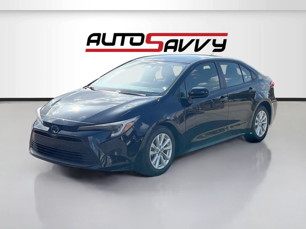 Used 2025 Toyota Corolla LE w/ LE Premium Package FWD image 3