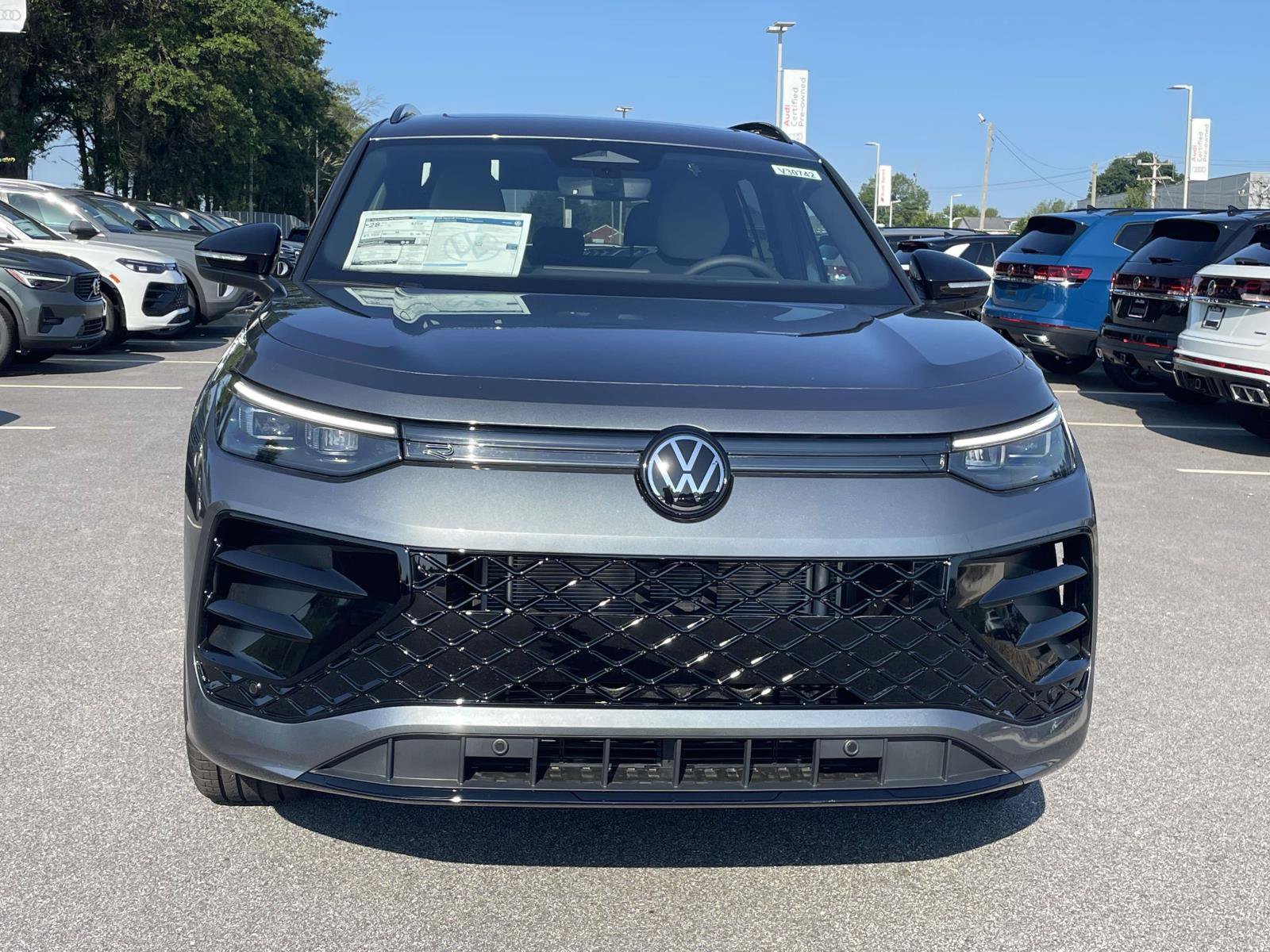 New 2026 Volkswagen Tiguan SE R-Line FWD image 2