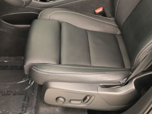 Used 2024 Volvo XC40 B5 Ultimate w/ Protection Package Premier AWD/4WD image 23