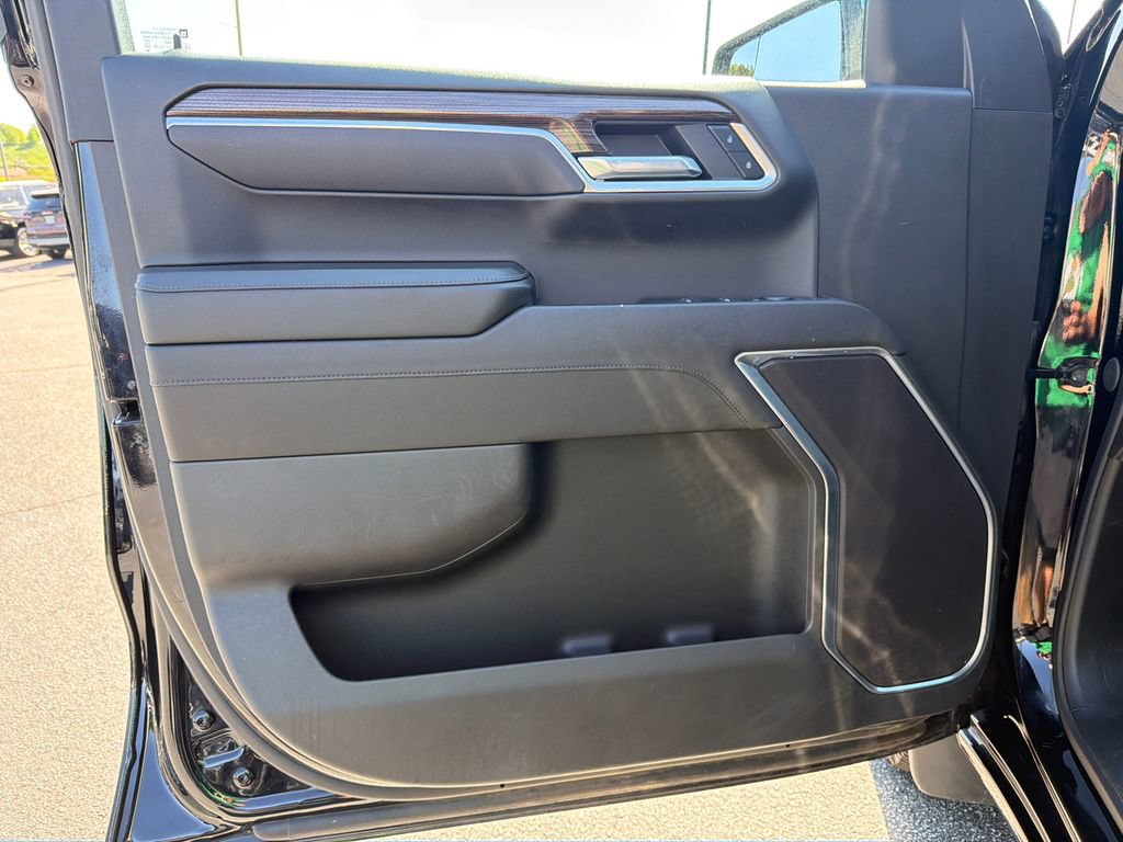 Used 2025 Chevrolet Silverado 1500 LT AWD/4WD image 10
