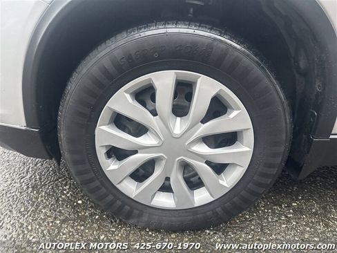 Used 2017 Nissan Rogue S image 17