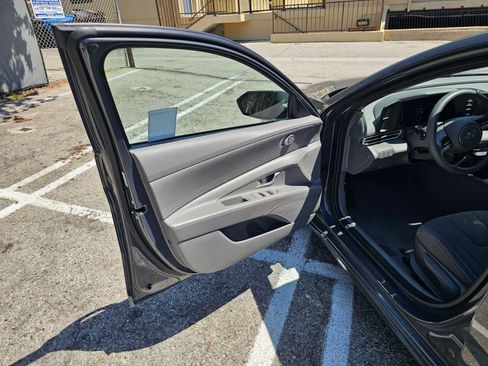 Used 2023 Hyundai Elantra SEL FWD image 19