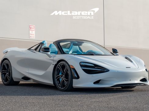 Used 2026 McLaren 750S Spider RWD image 10
