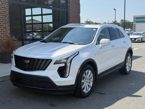 Used 2022 Cadillac XT4 Luxury w/ Cold Weather Package FWD image 1