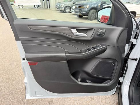 New 2026 Ford Escape SE w/ PHEV Premium Package image 6