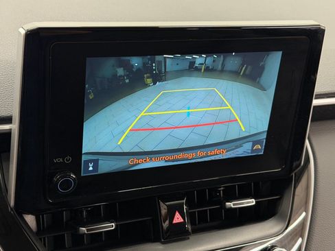 Used 2025 Toyota Corolla Cross XLE FWD image 18