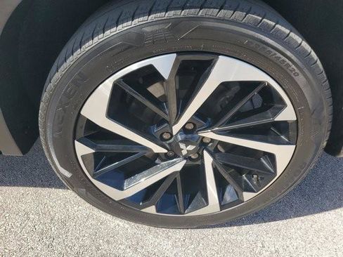 Used 2023 Mitsubishi Outlander SE image 9