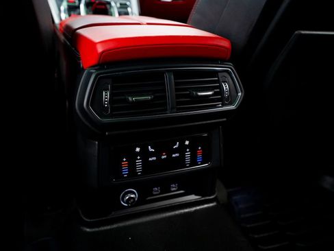 Used 2022 Lamborghini Urus AWD/4WD image 54