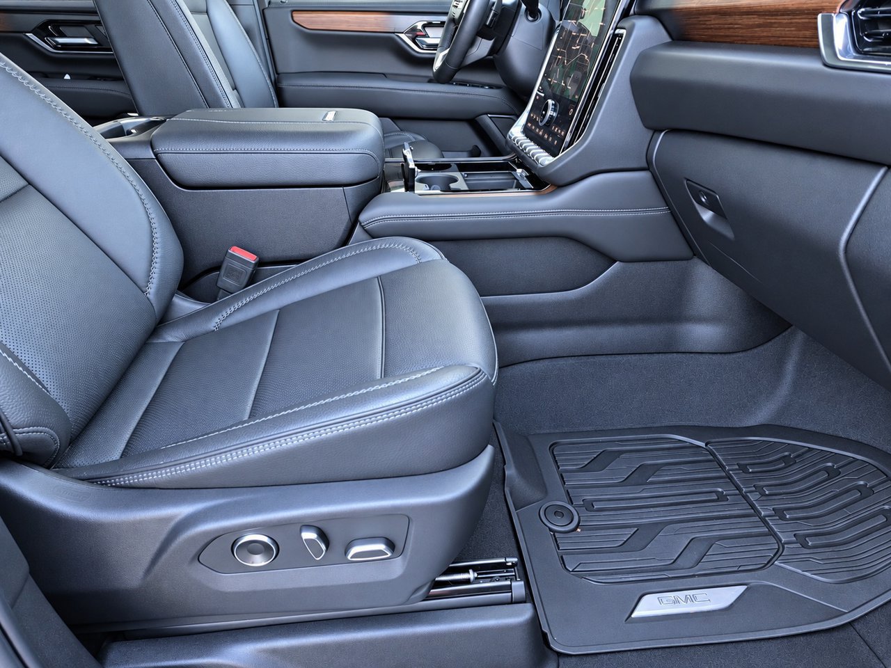 Used 2025 GMC Yukon Denali AWD/4WD image 37