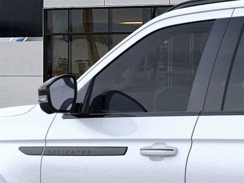 New 2025 Lincoln Navigator L Reserve w/ Jet Appearance Package image 37