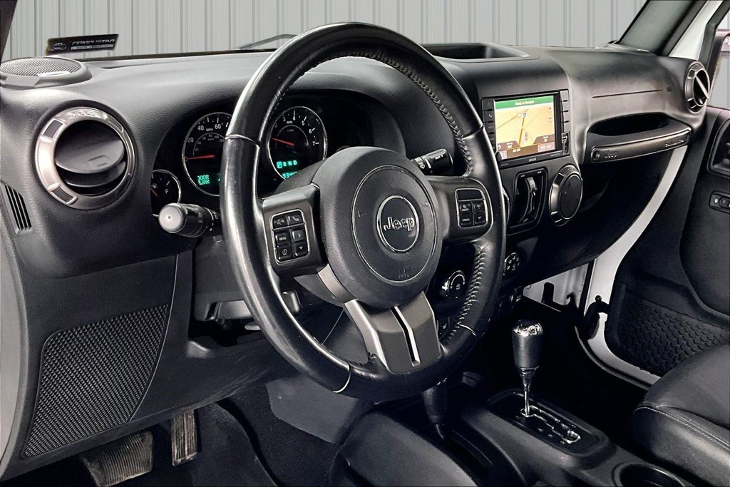 Used 2018 Jeep Wrangler Unlimited Sahara AWD/4WD image 17