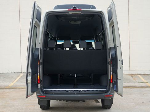 Used 2022 Mercedes-Benz Sprinter 2500 image 10