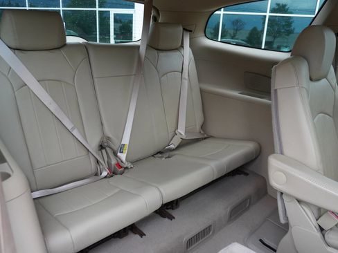 Used 2010 Buick Enclave CXL FWD image 14
