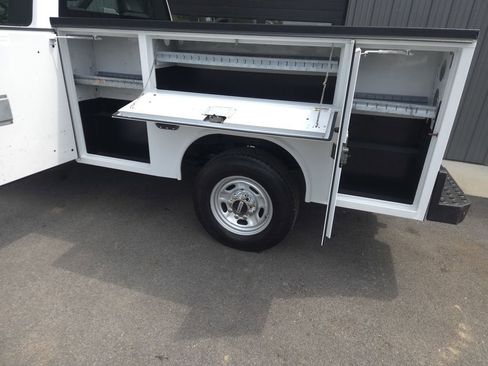 Used 2017 Ford F250 XL w/ Power Equipment Group image 4