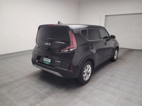 Used 2023 Kia Soul LX w/ LX Technology Package FWD image 9