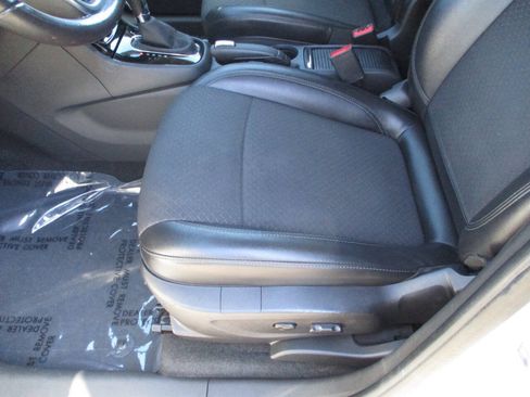 Used 2019 Buick Encore Preferred AWD/4WD image 5