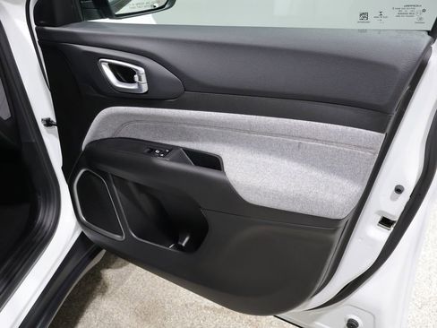 Used 2023 Jeep Compass Latitude AWD/4WD image 24